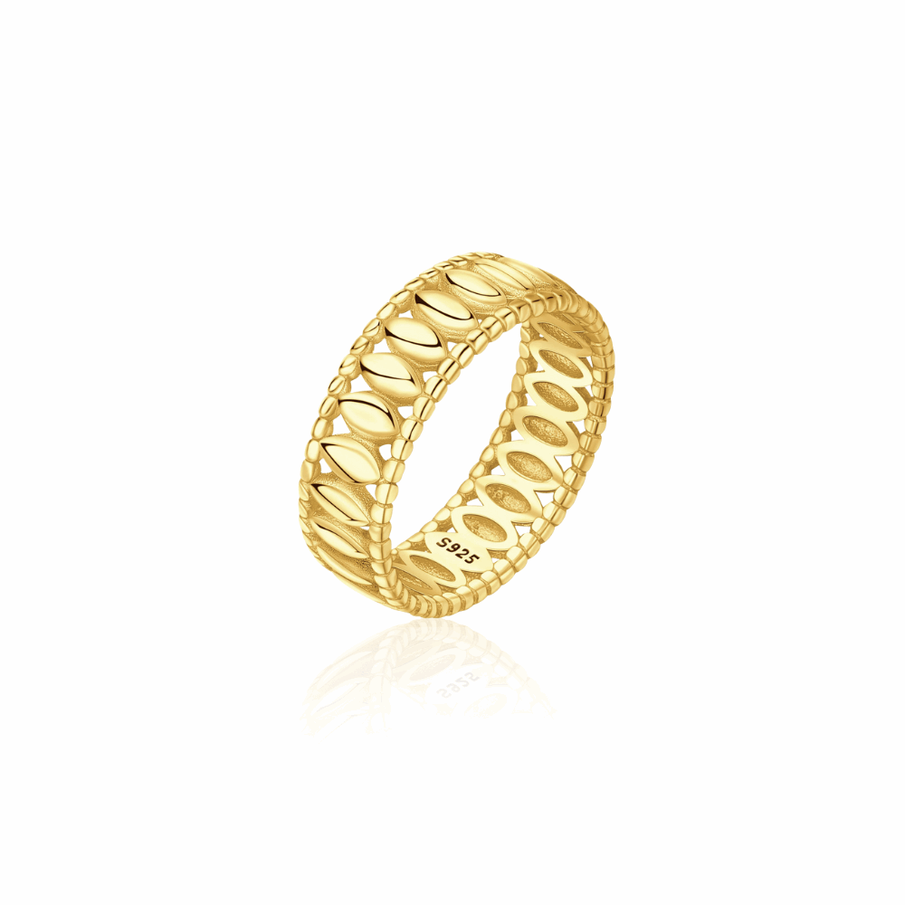 Pierścionek pozłacany ze srebra – owalna struktura z dekoracyjnym rantem