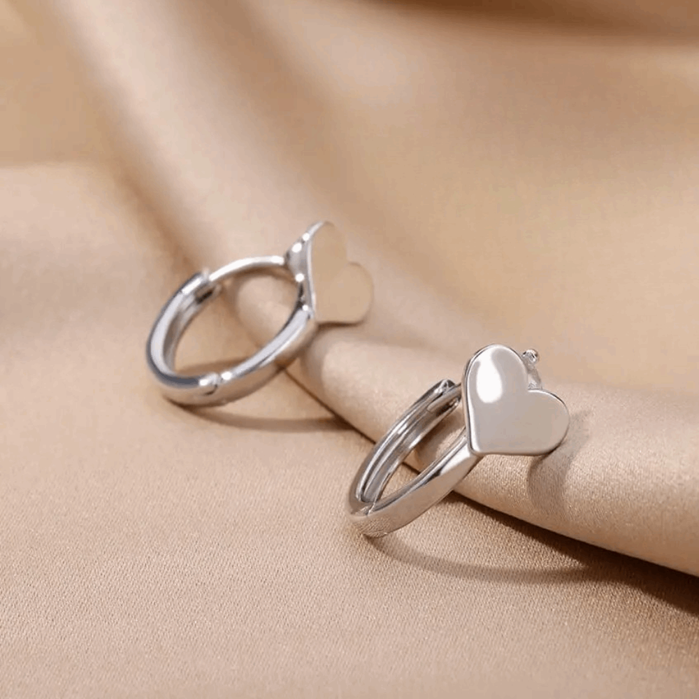 Srebrne kolczyki koła z sercem i kamieniem