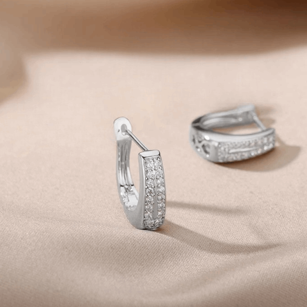 Srebrne kolczyki sztyfty z cyrkoniami — geometryczne, eleganckie, screw-back