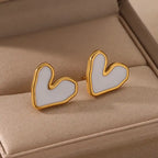 Kolczyki sztyfty serca — asymetryczne, biało-złote, stal nierdzewna