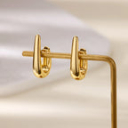 Złote kolczyki hoop — geometryczne, smukłe i nowoczesne