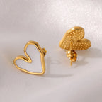 Kolczyki sztyfty serca — asymetryczne, biało-złote